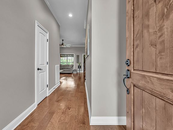 3rd image of 1487 Hereford Blvd