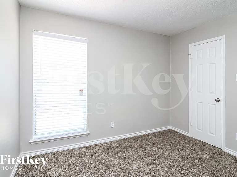 5611 Chimney Rock Dr — Photo 12