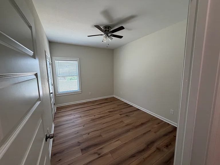 301 NE 2nd St #1 — Photo 10