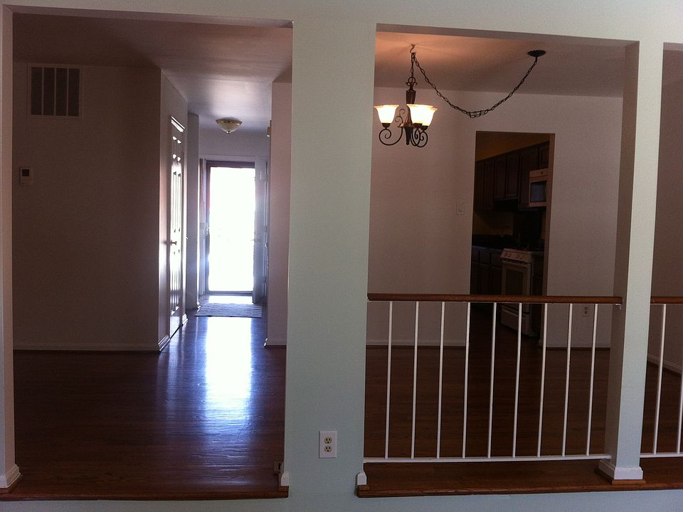 Home enterance& formal dining Rm.