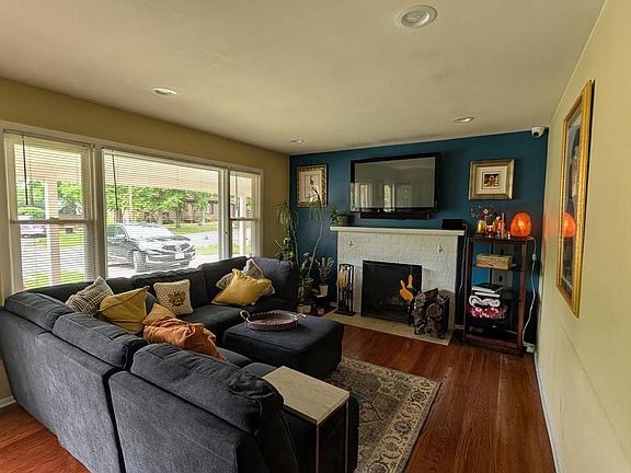 2nd image of 10028 Dubarry St