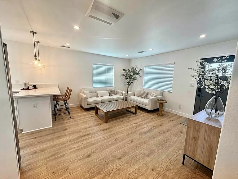 5354 Sierra Vista Ave #B — Photo 3