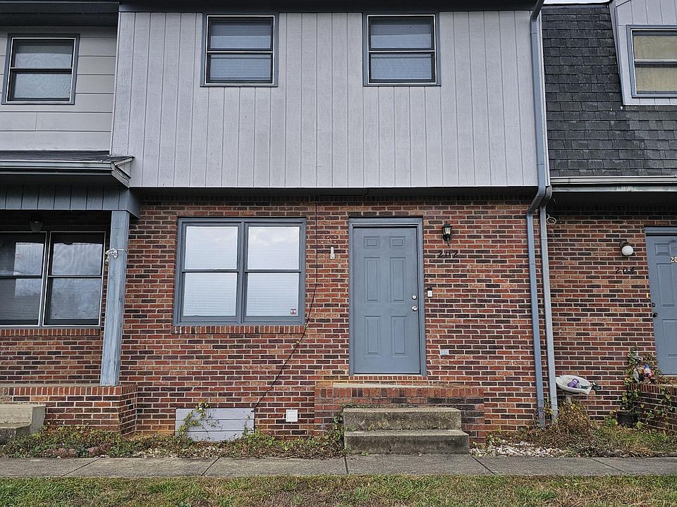 1st image of 107 Oakcrest Cir