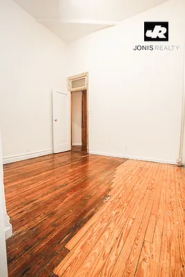 Rented by Jonis Realty | media 35