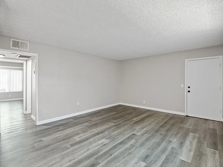 Mountain View Apartments — Photo 9