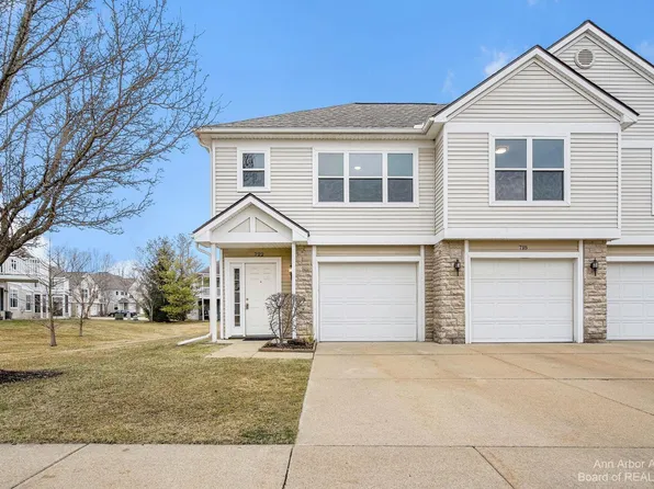 722 Fieldstone Cir E, Chelsea, MI 48118