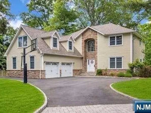 6 Fairview Ct, Park Ridge, NJ 07656