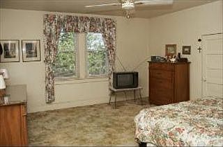 4th image of 514 N Evergreen Ave