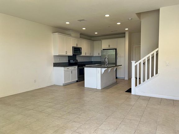 3rd image of 28736 Jardineras Dr