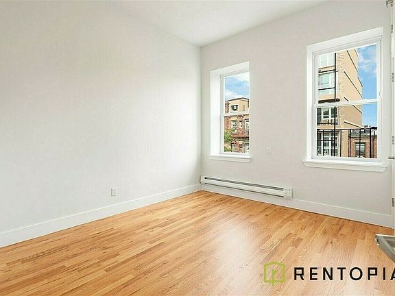 4th image of 161 Maujer St #3T