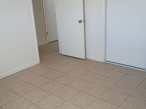 5th image of 1932 Erin Dr APT 19