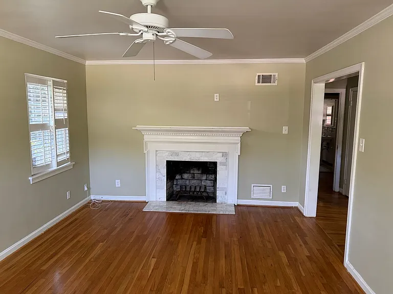 349 Oxford Dr — Photo 3