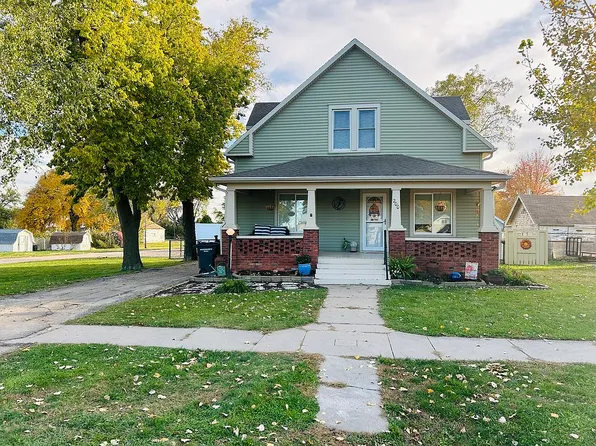 200 Dewey St, Glenvil, NE 68941