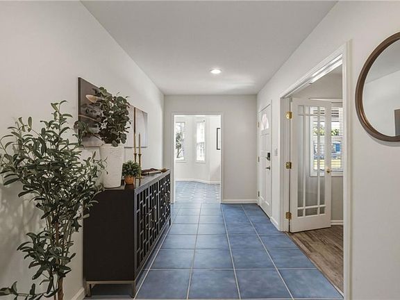 4th image of 2611 Alvord Ln