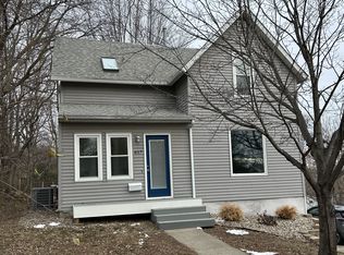 617 College Ave #A, Saint Peter, MN 56082