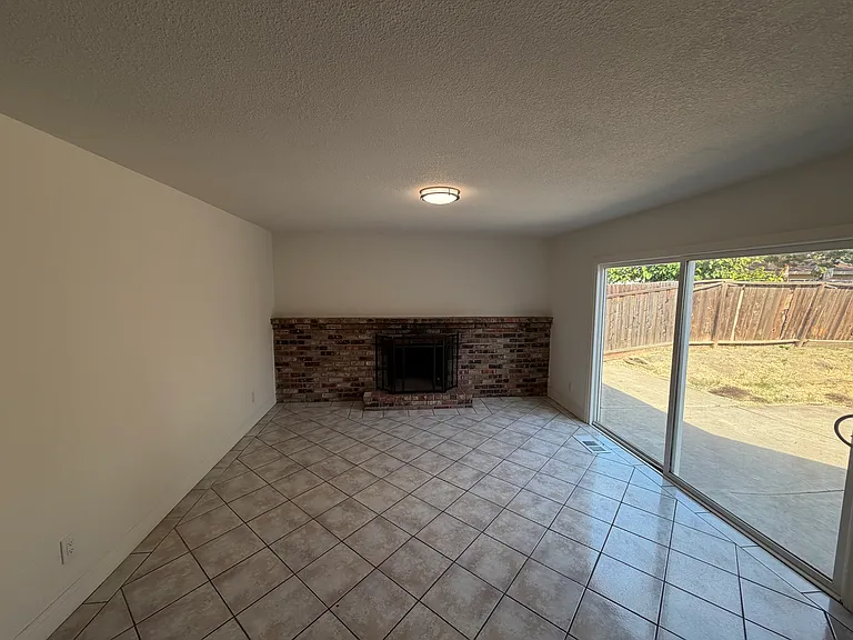 1089 Honey Ct — Photo 8