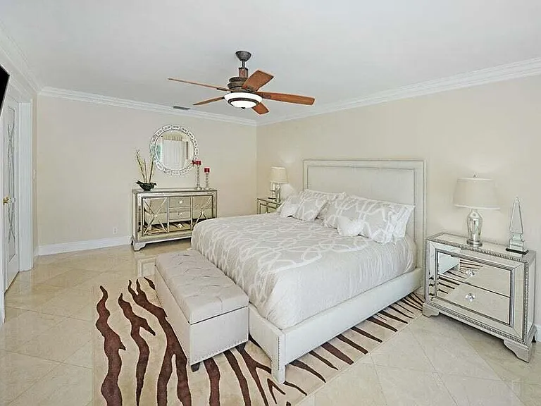 885 NE Mulberry Dr — Photo 15