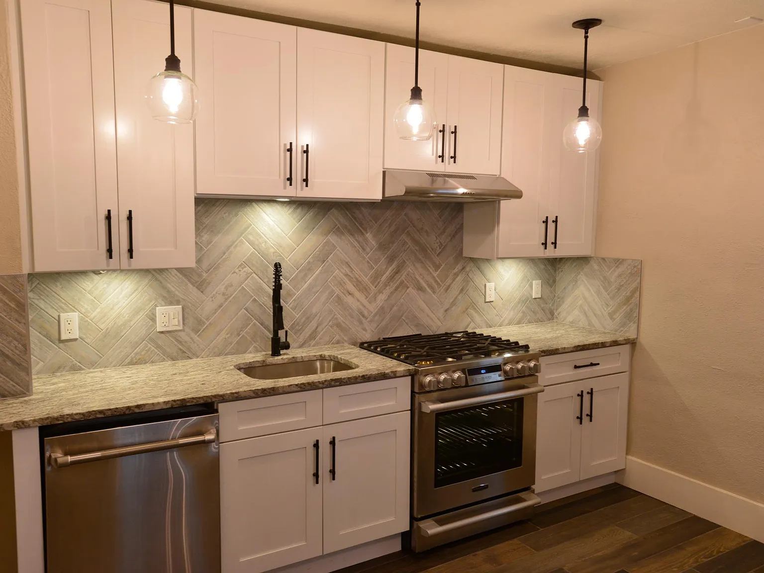 1 bed, 585 sqft, $1,650 — Photo 2