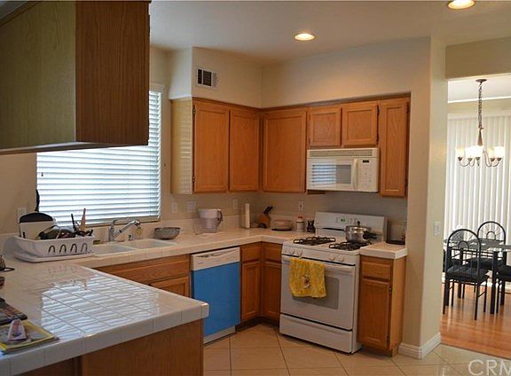2nd image of 471 Middlebury Ct