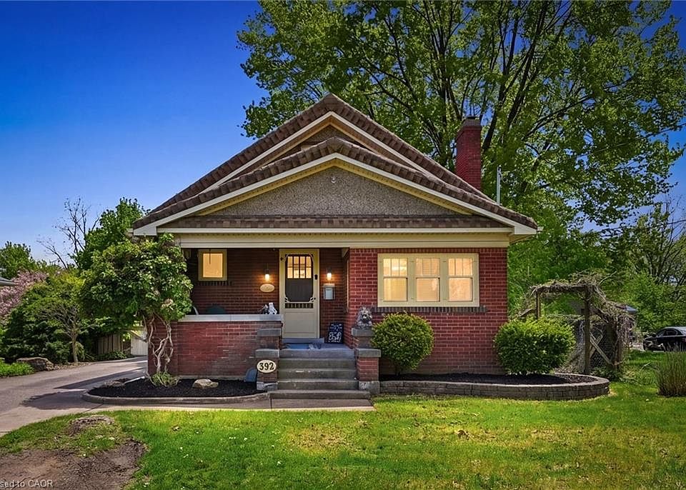 1st image of 392 Queenston St