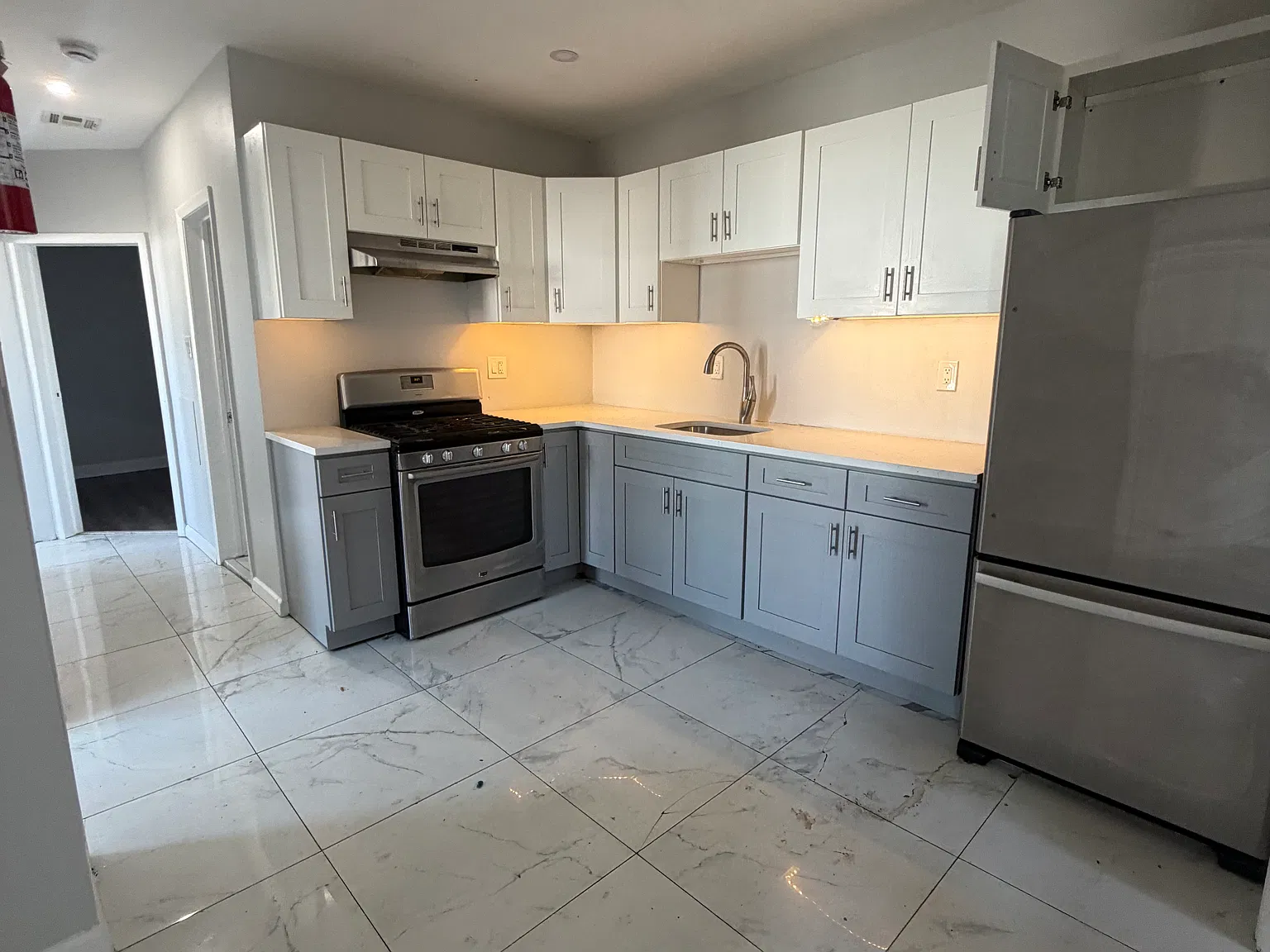 5 bed, 1000 sqft, $3,400 — Photo 2