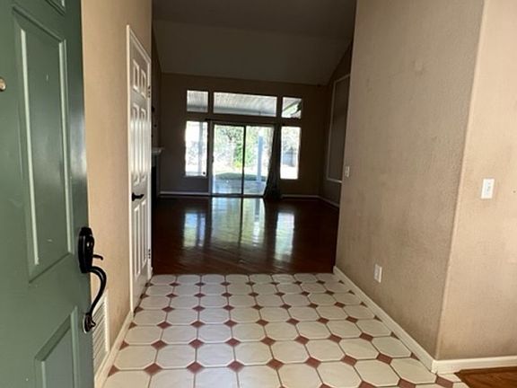 2nd image of 20 Flagstone Ct