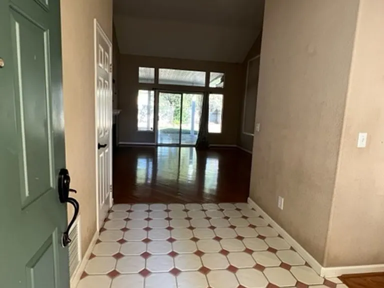 20 Flagstone Ct — Photo 2