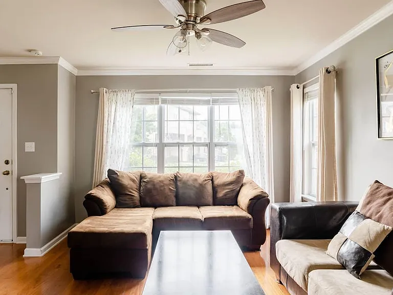 9817 Castain Dr — Photo 3