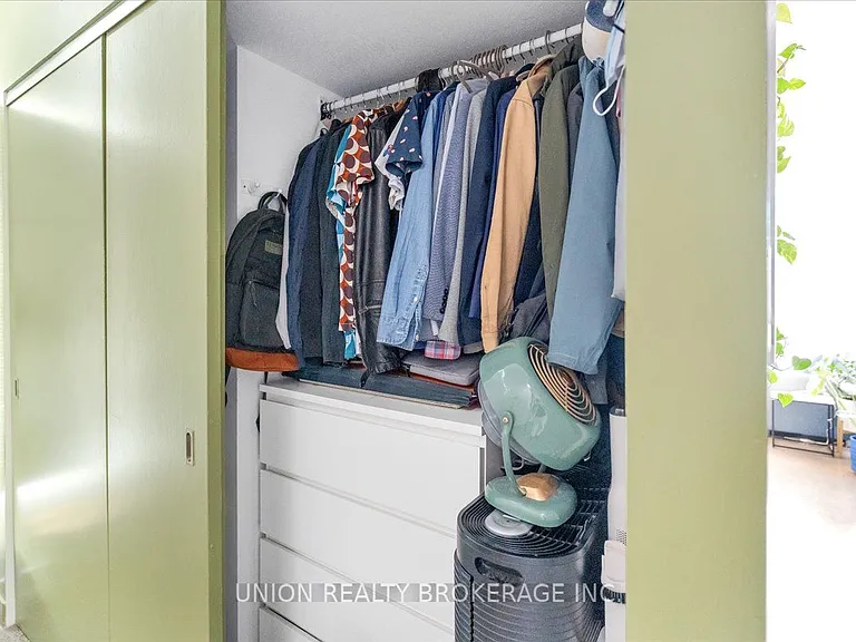 569 King St E #404 — Photo 23