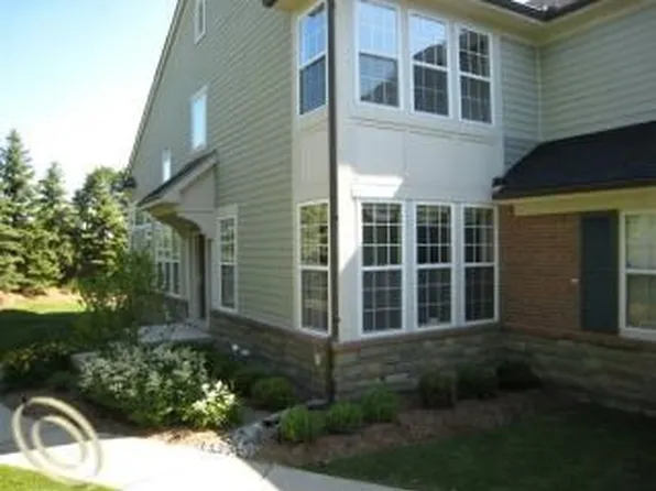 2027 Applewood Dr #1, Troy, MI 48085