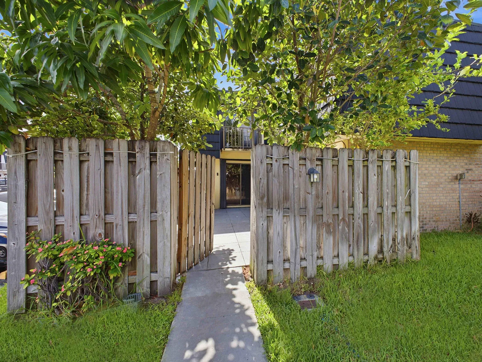 3 bed, 2.5 bath, 1722 sqft, $2,600 — Photo 3