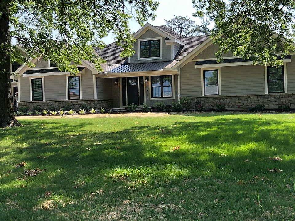 1st image of 2306 Country Club Dr
