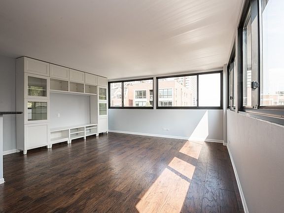 2nd image of 6150 N Kenmore Ave APT 4B