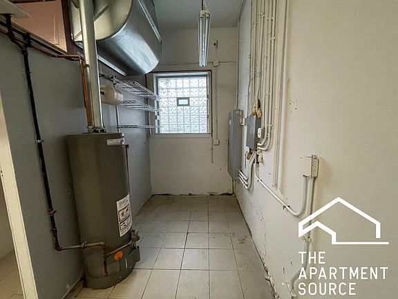 5th image of 1118 Lee St
