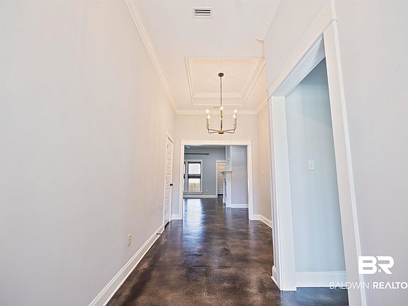 5th image of 231 Hawthorne Cir
