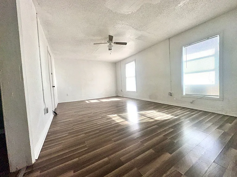 604 W Avenue I #A — Photo 4