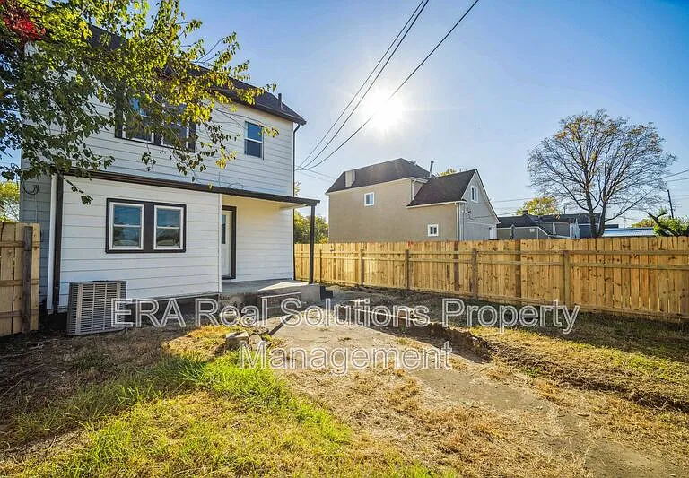 105 Rodgers Ave — Photo 49