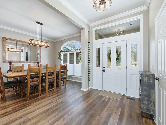 3rd image of 10401 Woodland Rdg W