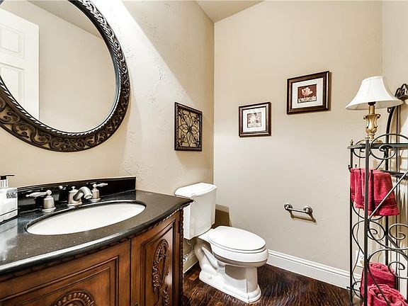 5th image of 804 Barton Springs Dr