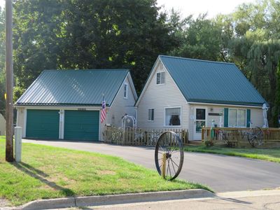 2433 Stockbridge Ave, Burton, MI, 48509