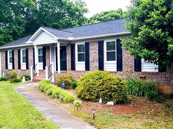 3rd image of 112 Cambridge Cir