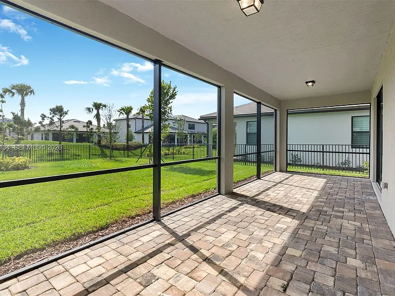4470 Waterside Dr — Photo 4