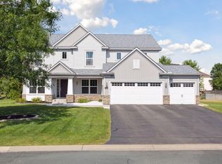 3830 Whitetail Dr, Shakopee, MN 55379