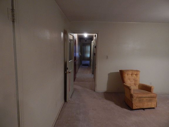 3rd image of 1004 N Montgomery St