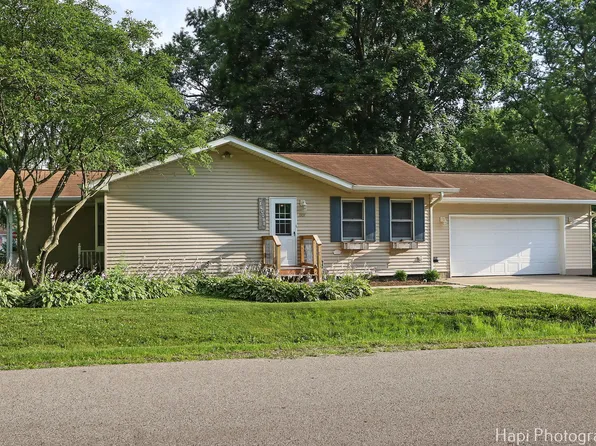 7101 Hiawatha Dr, Wonder Lake, IL 60097