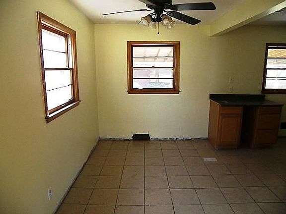 3rd image of 106 N Highview Dr