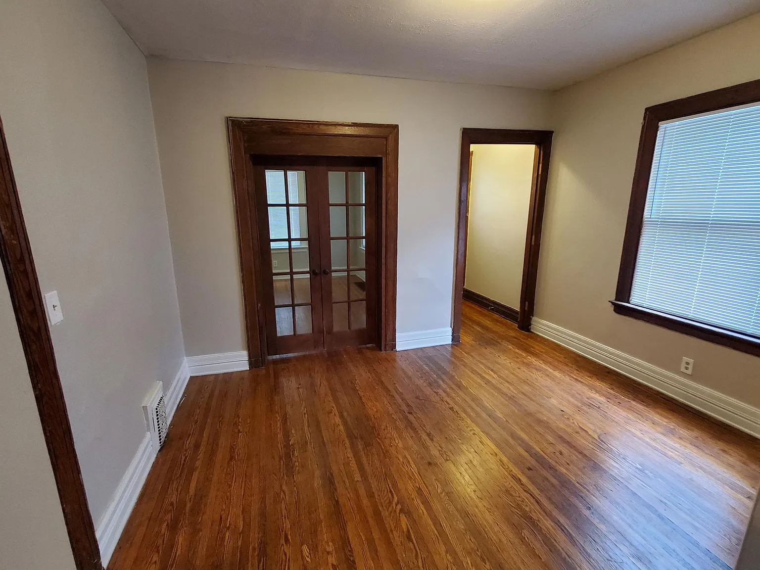 2 bed, 1050 sqft, $1,500 — Photo 4