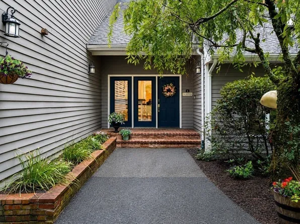 4 Turner Ln, North Easton, MA 02356
