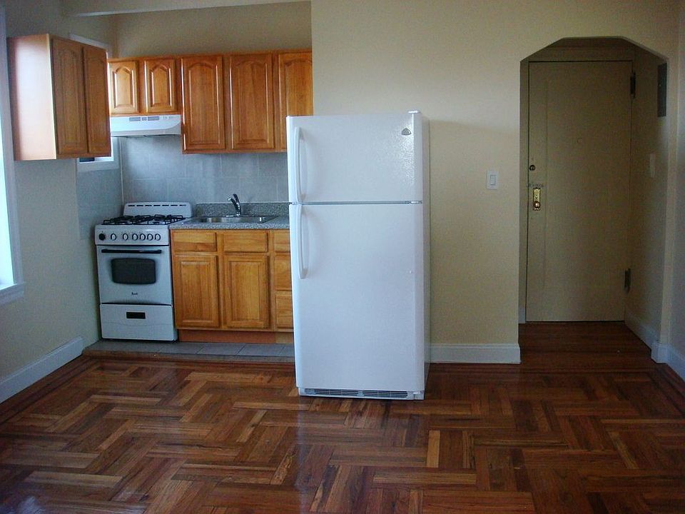 1st image of 2558 35th St #D4