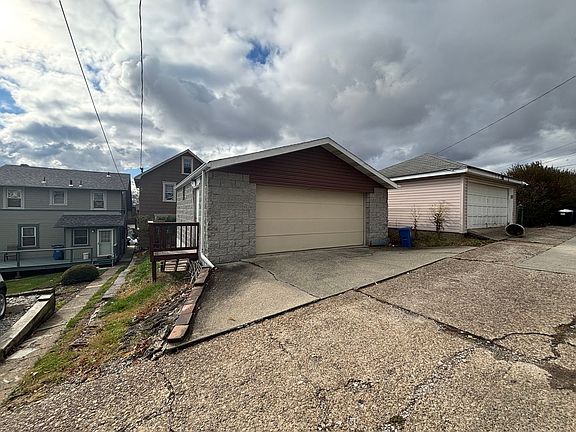 5th image of 2809 Riverview St